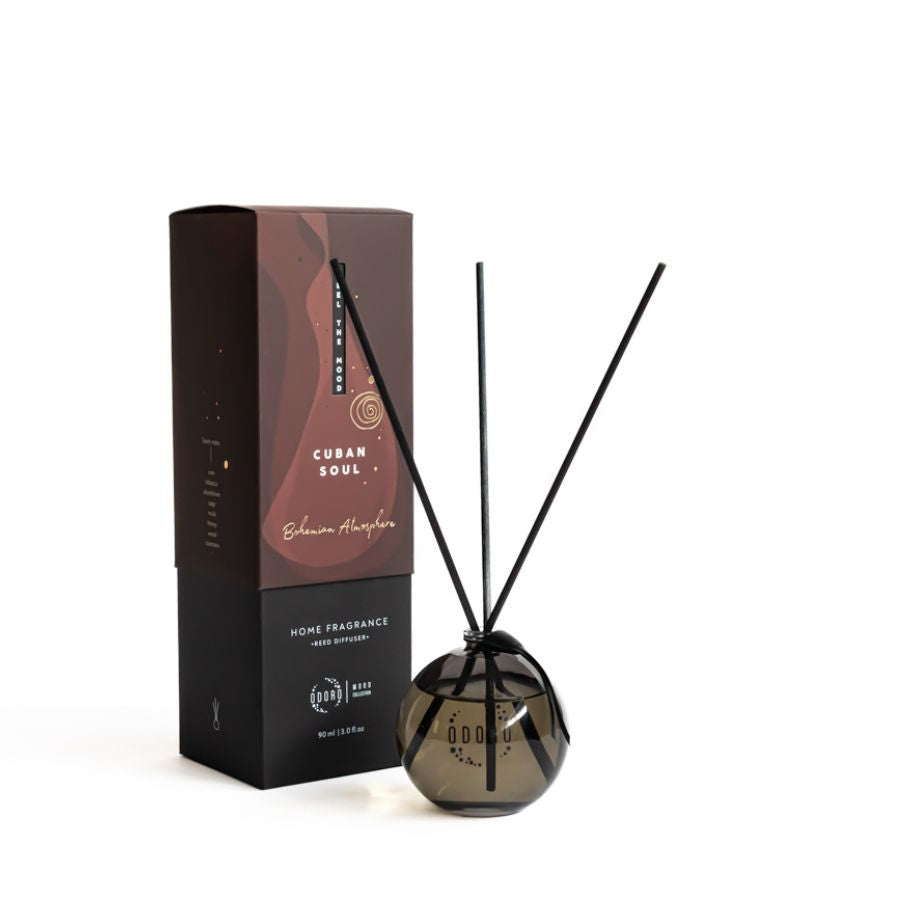 The 90 ml glass bottle, paired with reed diffuser sticks, packing box