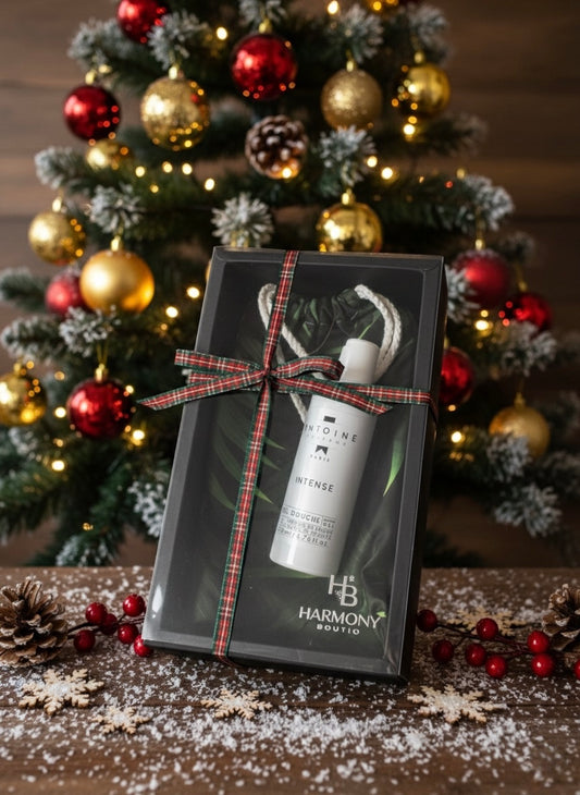 Harmony Boutiq Intense gift set with Antoine Intense perfumed shower gel 200ml and large 90x200 Jungle Drift microfiber towel, placed in front of a Christmas tree.