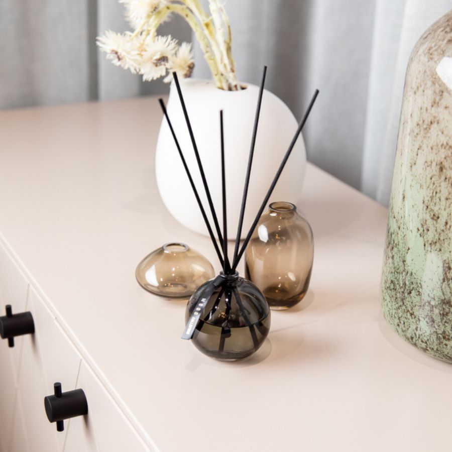 Mood collection Cuban Soul reed diffuser with brown packaging and 90 ml aromatic oil, displayed with reed sticks in a cozy home setting.